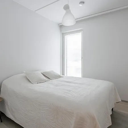 Spacious 1br Apt. Next To Naesijaervi | Sauna & Free Parking *
