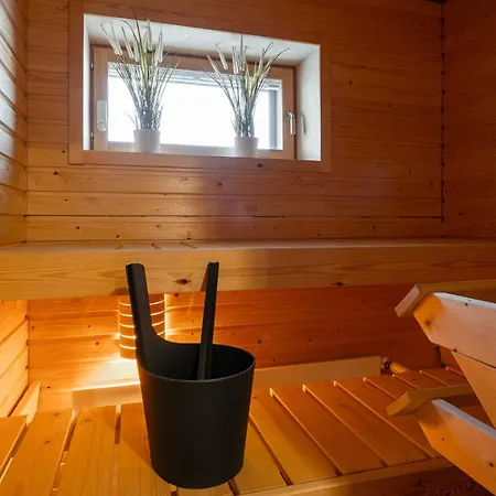 Spacious 1br Apt. Next To Naesijaervi | Sauna & Free Parking Apartmán