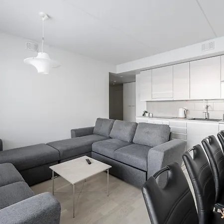 Spacious 1br Apt. Next To Naesijaervi | Sauna & Free Parking Apartmán *