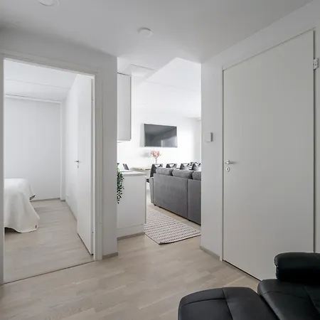 Spacious 1br Apt. Next To Naesijaervi | Sauna & Free Parking Apartmán *