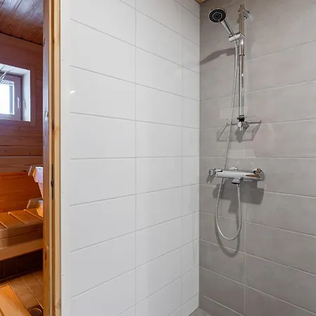 Spacious 1br Apt. Next To Naesijaervi | Sauna & Free Parking