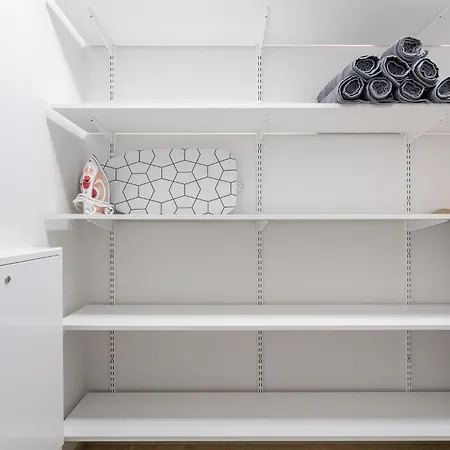Spacious 1br Apt. Next To Naesijaervi | Sauna & Free Parking