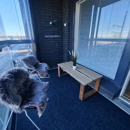 Spacious 1br Apt. Next To Naesijaervi | Sauna & Free Parking アパート