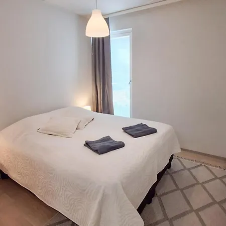 Apartmán Spacious 1br Apt. Next To Naesijaervi | Sauna & Free Parking *